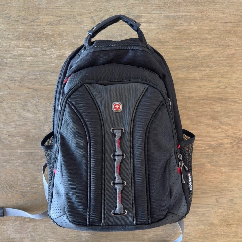 SWISSGEAR Wenger Legacy 16" Laptop Padded Backpack-Black/Gray-TSA-Friendly-EUC